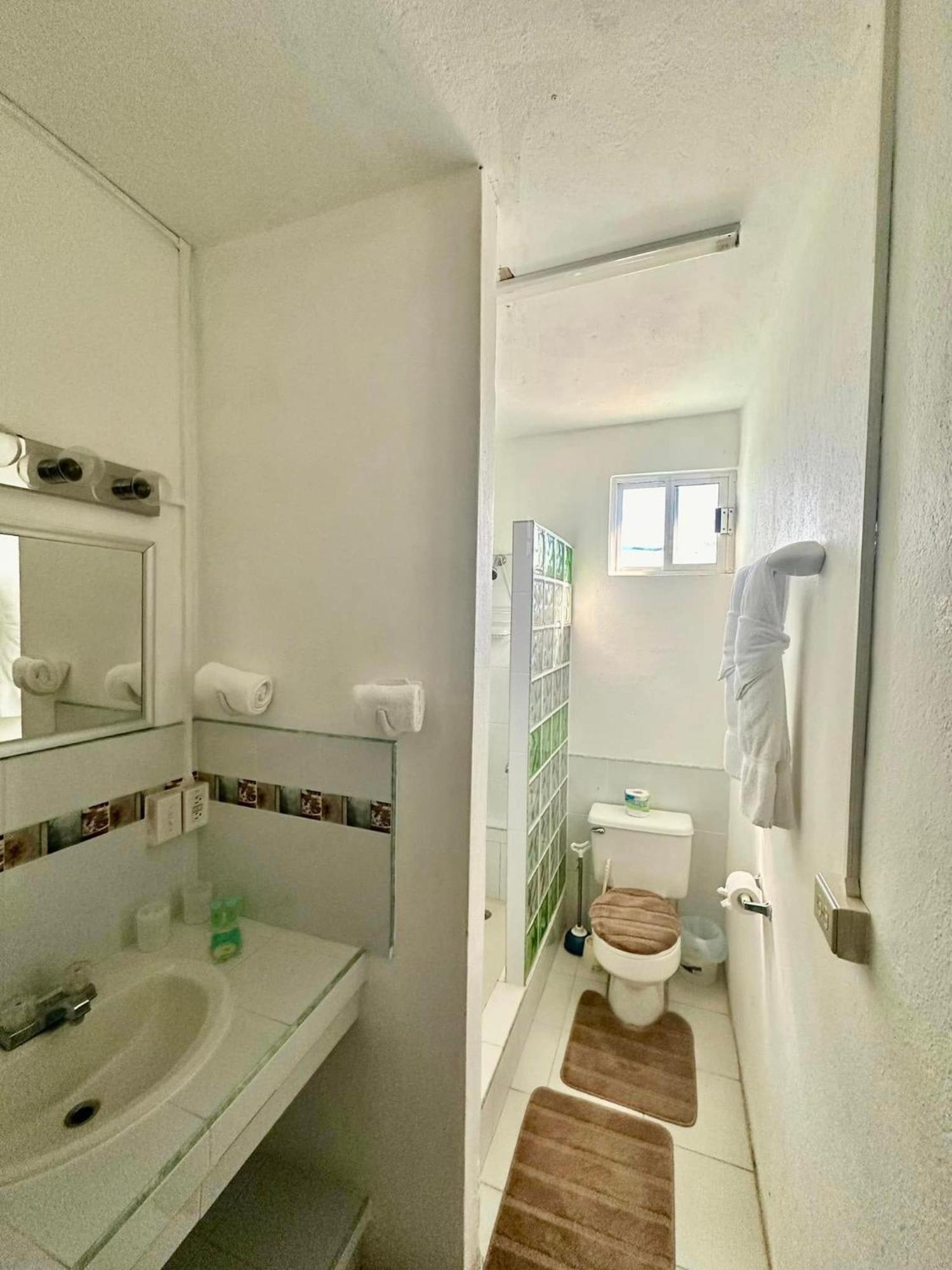 Bonefish Hotel Dangriga Bagian luar foto