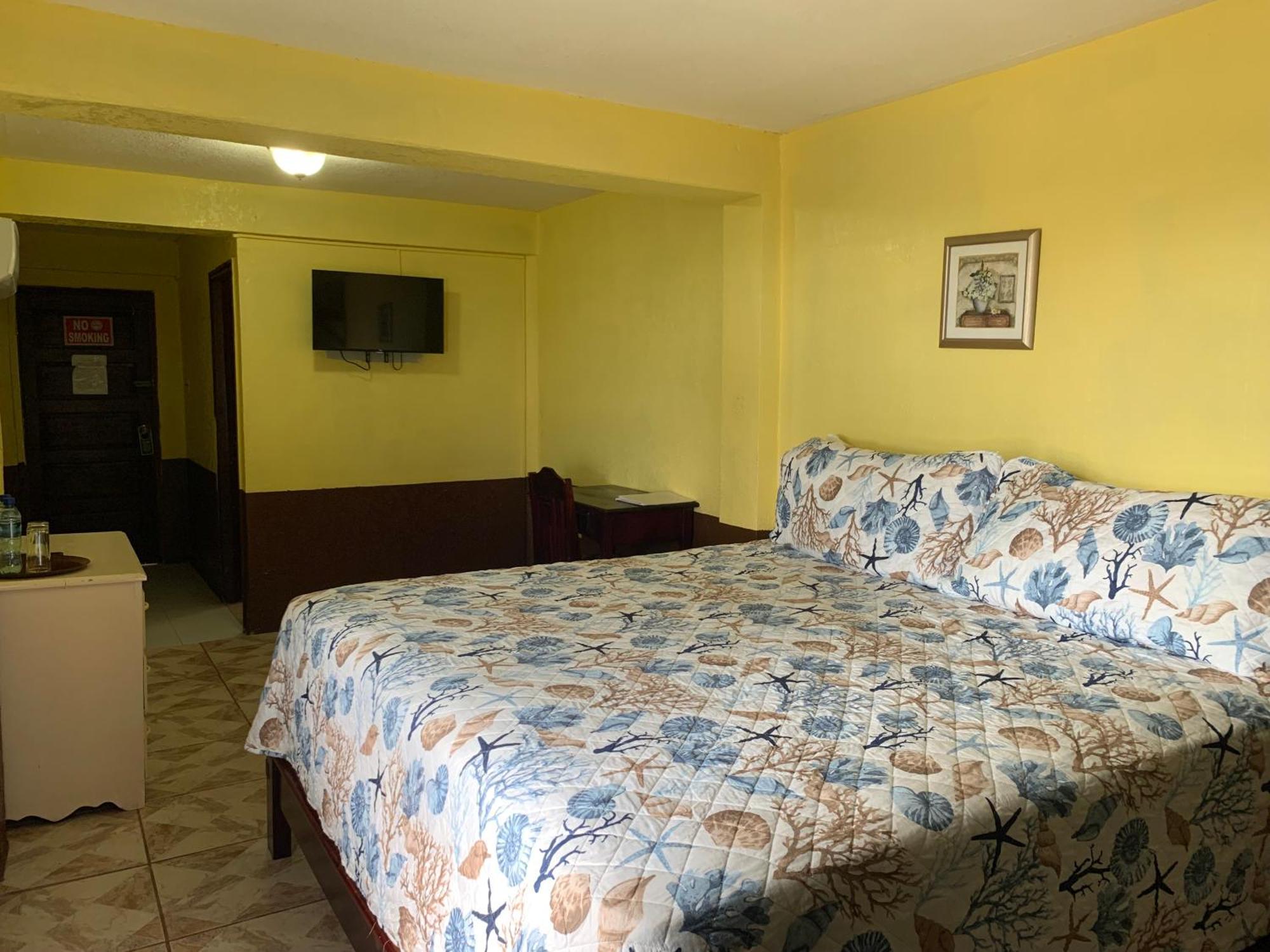 Bonefish Hotel Dangriga Bagian luar foto