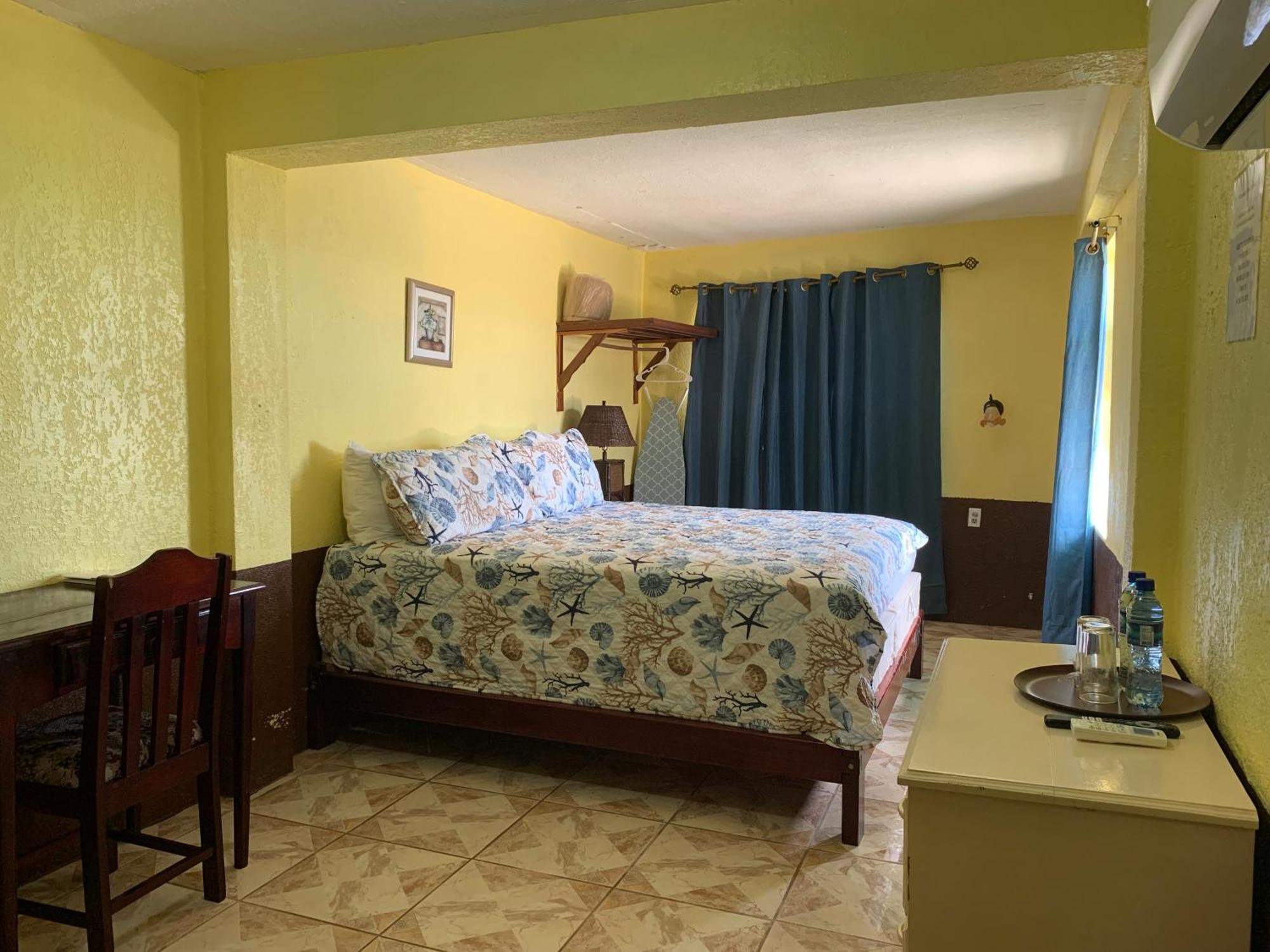 Bonefish Hotel Dangriga Bagian luar foto