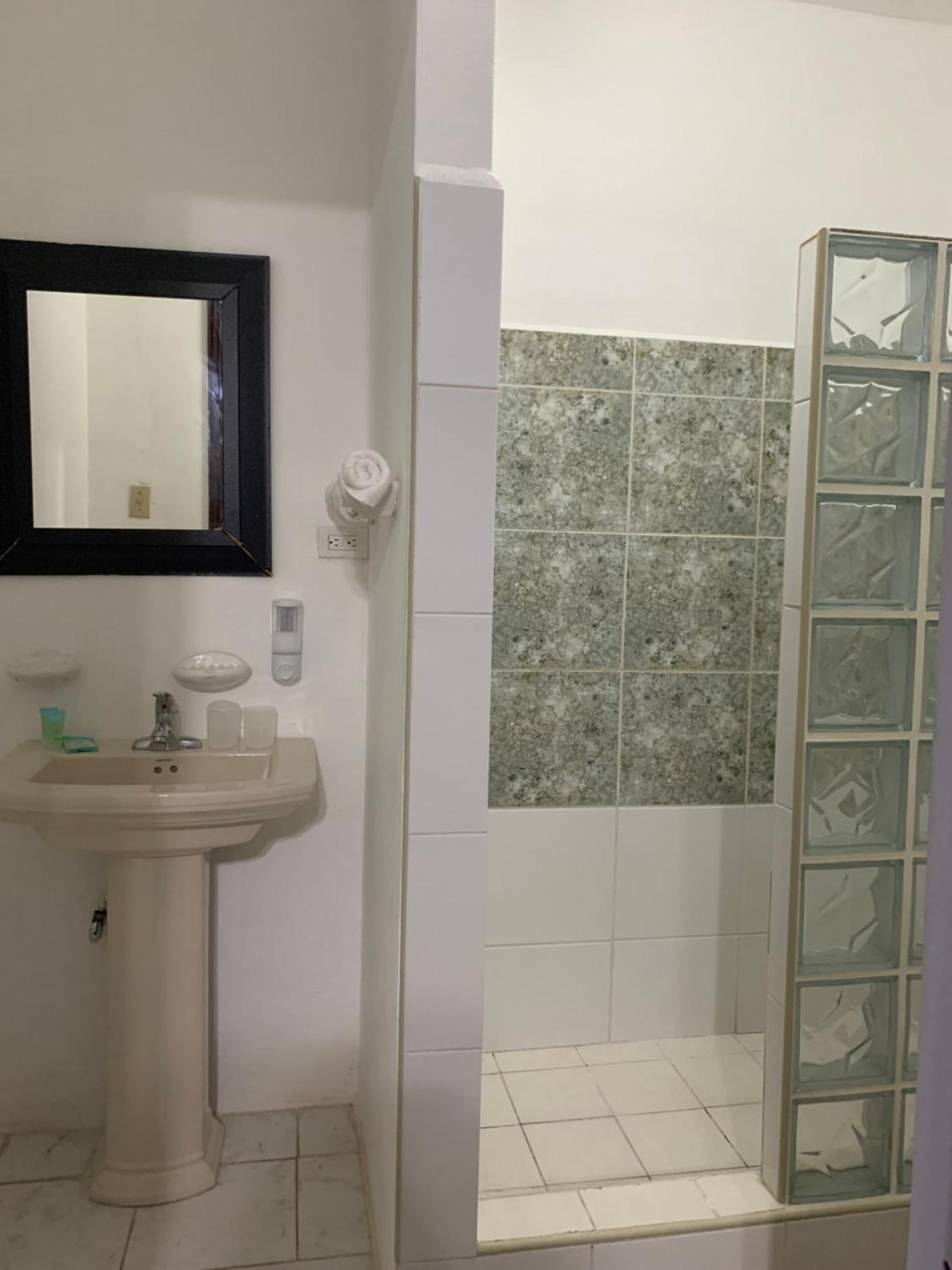 Bonefish Hotel Dangriga Bagian luar foto