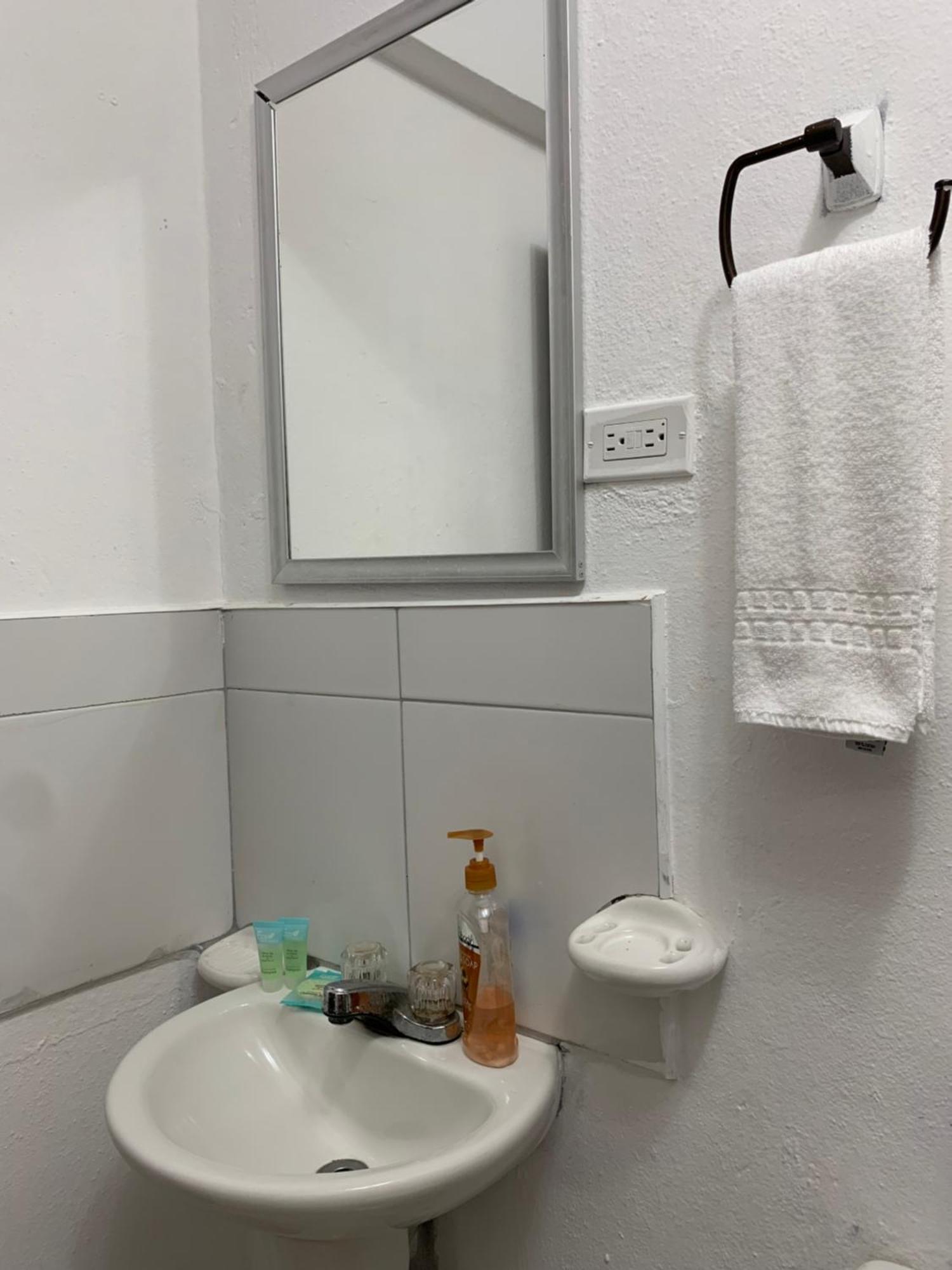 Bonefish Hotel Dangriga Bagian luar foto