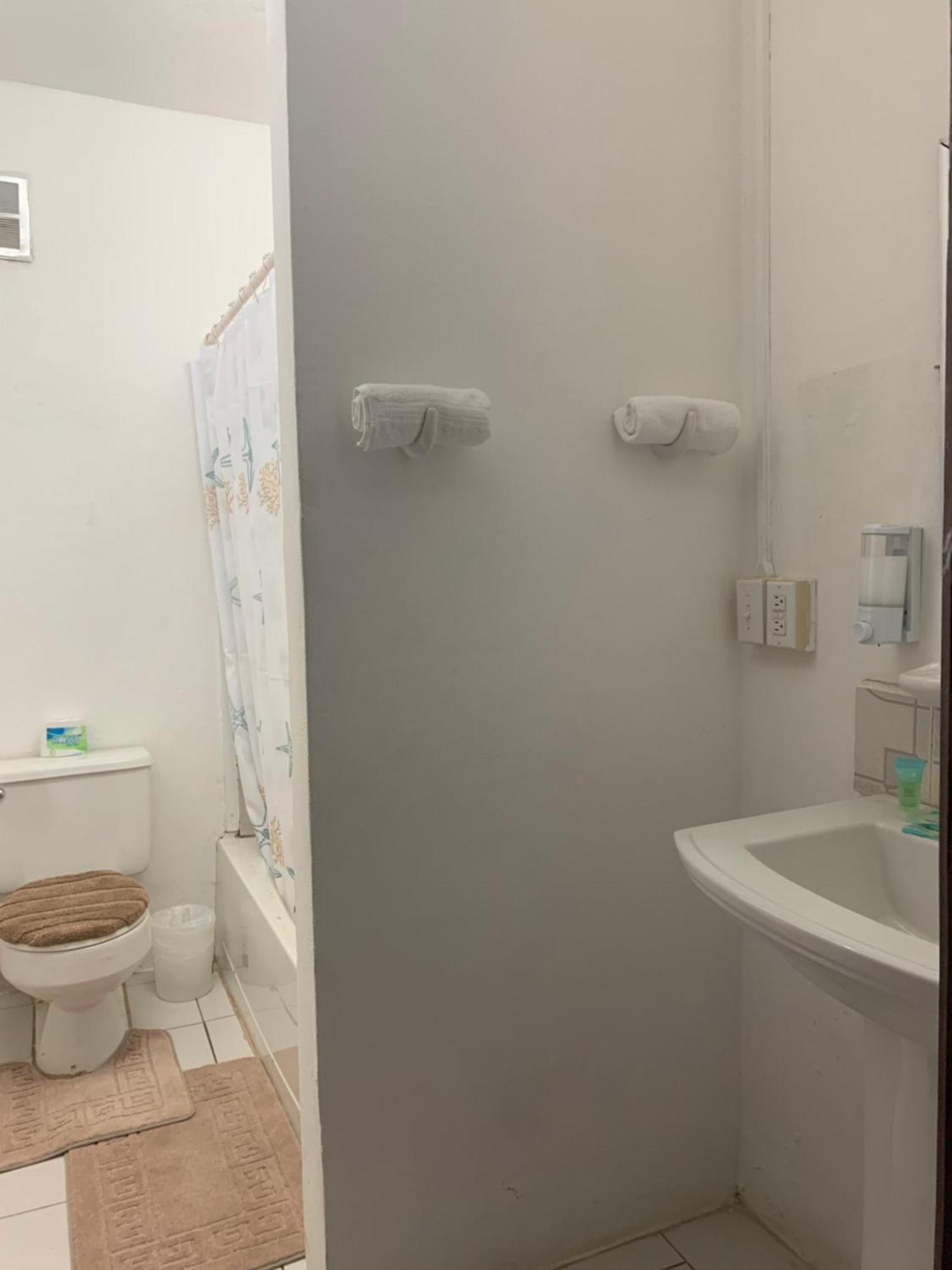 Bonefish Hotel Dangriga Bagian luar foto
