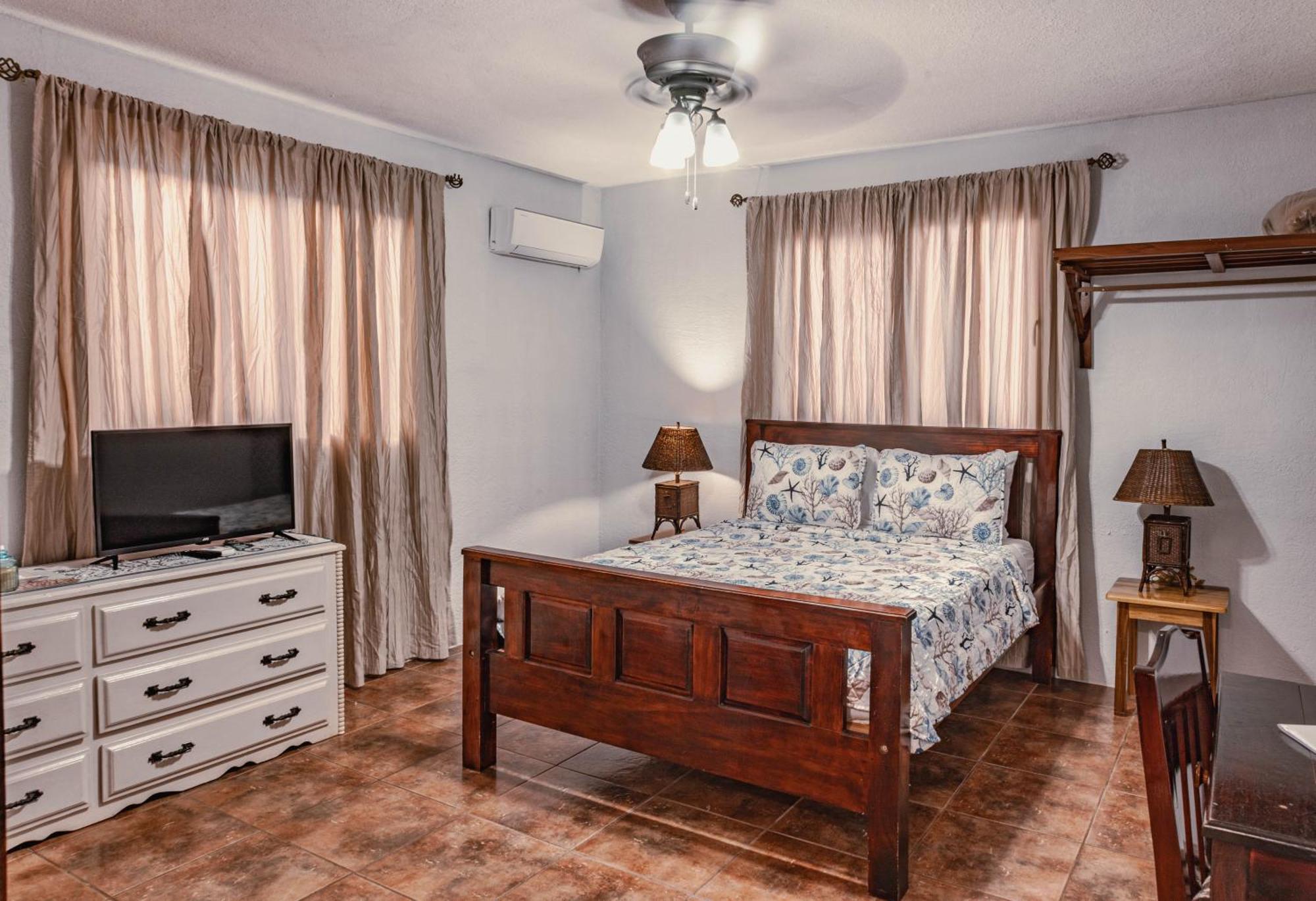 Bonefish Hotel Dangriga Bagian luar foto