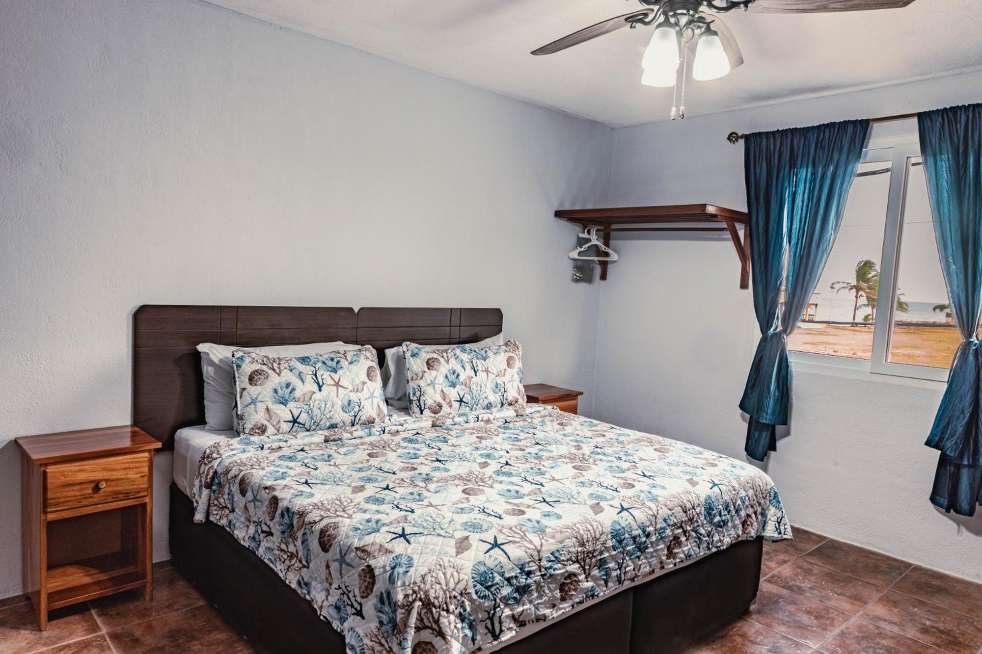 Bonefish Hotel Dangriga Bagian luar foto