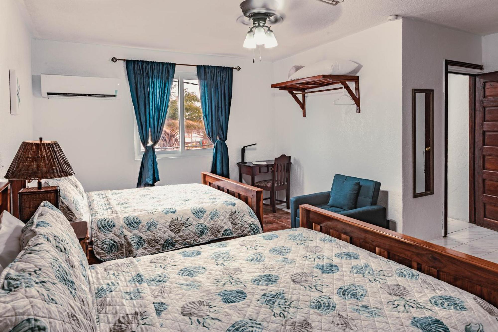 Bonefish Hotel Dangriga Bagian luar foto