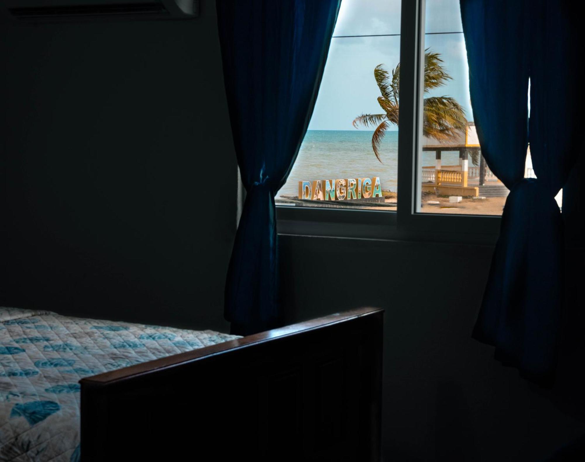 Bonefish Hotel Dangriga Bagian luar foto